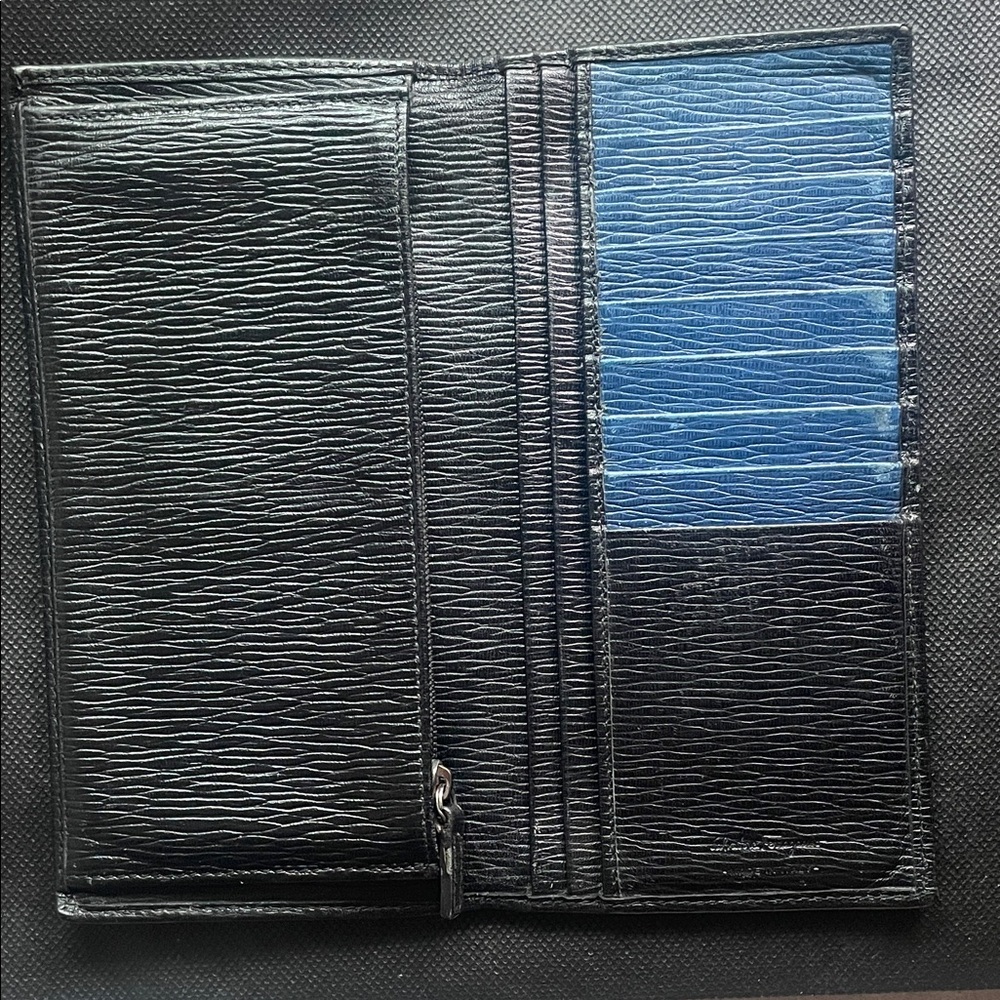 Salvatore Ferragamo Bifold Long Black Textured Wallet - Picture 3 of 8